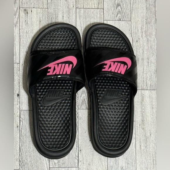 Nike US size 7, black and pink - Picture 1 of 8
